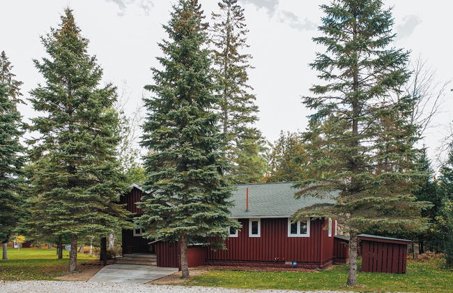 Cozy Riverside Getaway Pine Bend Cottage - Photo 26
