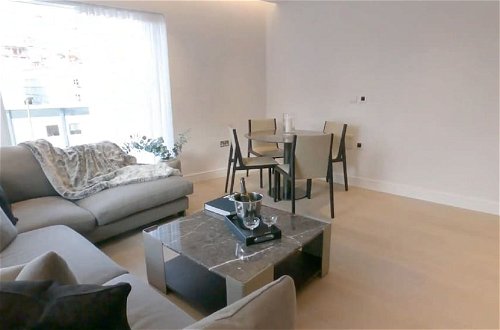 Photo 11 - Chelsea Harbour 2-bed Apartment in London