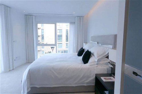 Foto 9 - Chelsea Harbour 2-bed Apartment in London