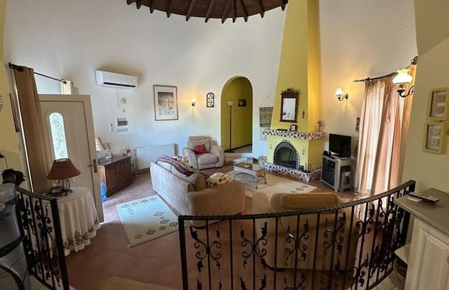 Villa - Private Pool, Free Parking & pet Friendly - Photo 13