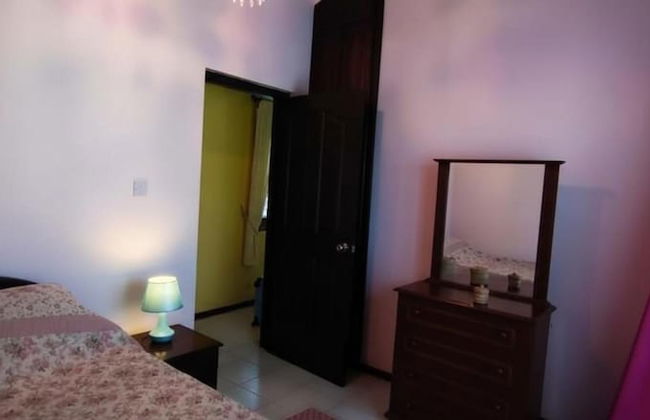 Villa - Private Pool, Free Parking & pet Friendly - Photo 10