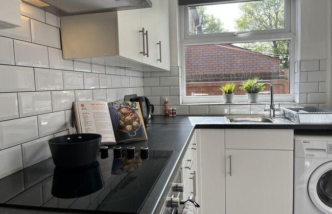 Modernised Central Wigan Townhouse Sleeps up to 6 - Foto 25