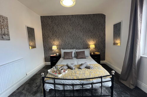 Photo 1 - Modernised Central Wigan Townhouse Sleeps up to 6