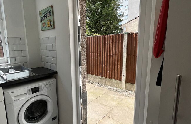 Modernised Central Wigan Townhouse Sleeps up to 6 - Foto 28