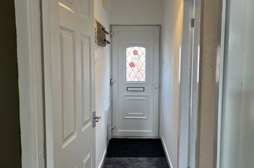 Photo 2 - Modernised Central Wigan Townhouse Sleeps up to 6