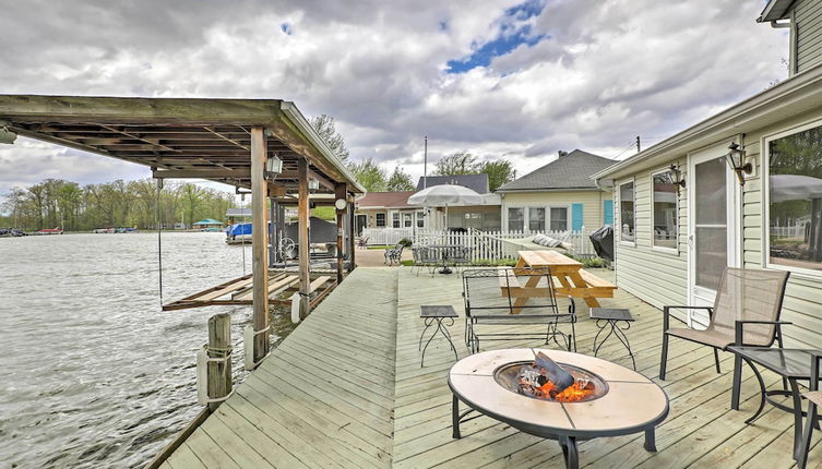 Foto 1 - Waterfront Indian Lake House: Deck + Private Dock