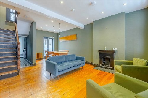 Photo 19 - Inviting 4BD With Private Patio - Bethnal Green