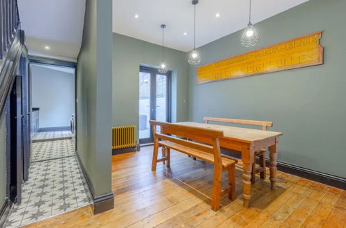 Photo 29 - Inviting 4BD With Private Patio - Bethnal Green