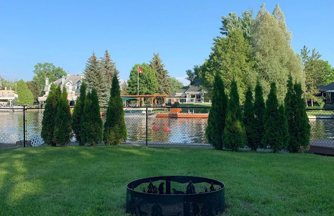 Waterfront Cottage 4 BD by GLOBALSTAY - Photo 27