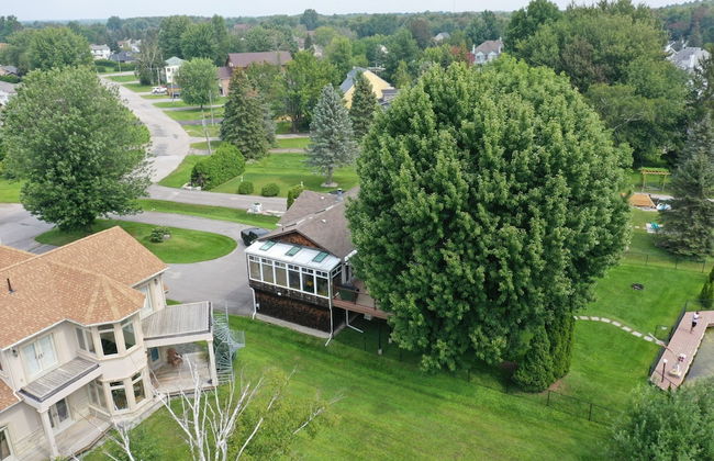 Waterfront Cottage 4 BD by GLOBALSTAY - Photo 32