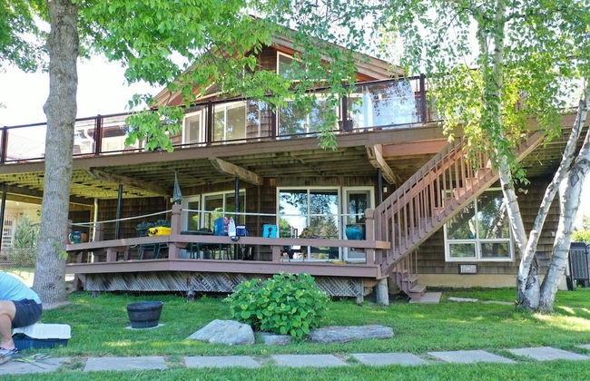 Waterfront Cottage 4 BD by GLOBALSTAY - Photo 29