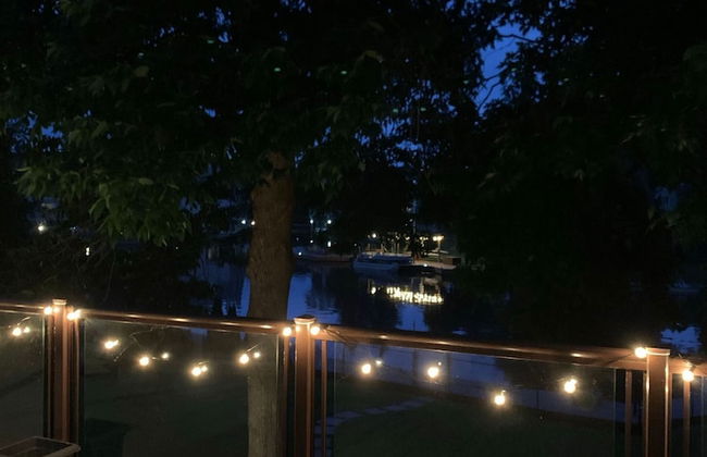 Waterfront Cottage 4 BD by GLOBALSTAY - Photo 11