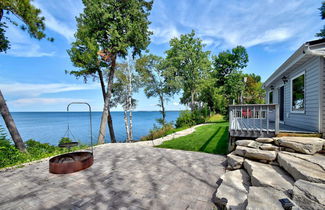 Foto 1 - Lovely Bayfront Vacation Rental w/ Spacious Deck