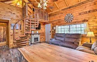 Foto 1 - Authentic Log Cabin w/ Fire Pit, Pond, & More