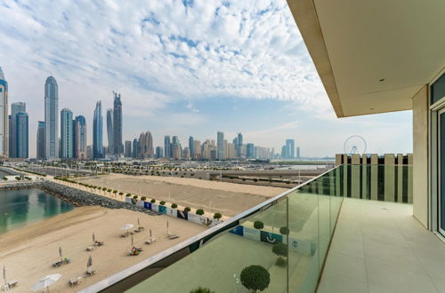 Foto 19 - Deluxe 3BR Apt w Dubai Marina Vws Beach Access