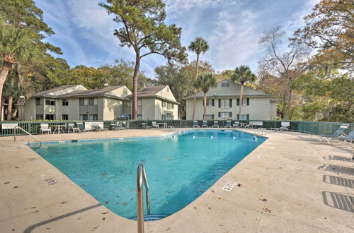 Foto 12 - Updated Hilton Head Island Townhome With Decks