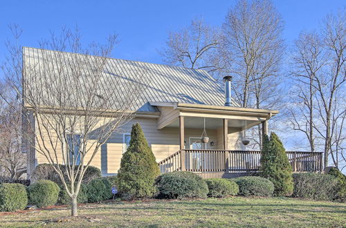 Photo 15 - Secluded Hilltop Columbia Home w/ Deck + Views