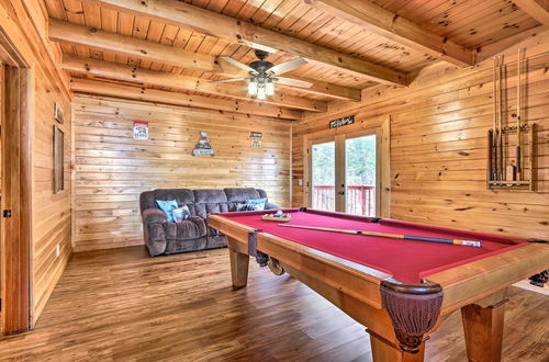 Photo 7 - 'star Lite' Cabin: Hot Tub, Deck & Pool Table