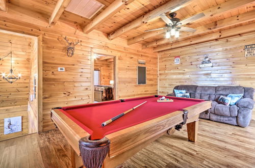 Photo 10 - 'star Lite' Cabin: Hot Tub, Deck & Pool Table