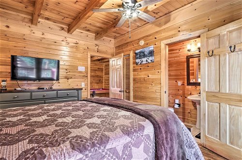 Photo 8 - 'star Lite' Cabin: Hot Tub, Deck & Pool Table