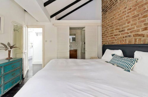 Photo 18 - Bohemian Loft Style 1 Bed Apartment - Notting Hill Ladbroke Grove