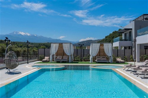 Photo 5 - Luxurious Villa Mare - With 150m Pool
