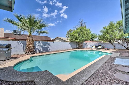 Foto 14 - Phoenix Home w/ Sunny Backyard, Diving Pool
