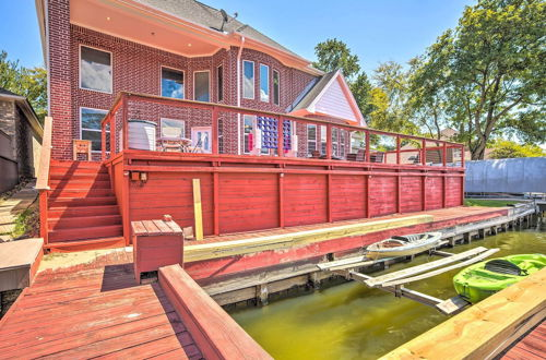 Foto 7 - Beautiful Montgomery Home w/ Lakefront Deck