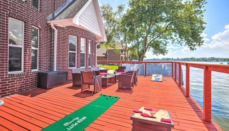 Foto 1 - Beautiful Montgomery Home w/ Lakefront Deck