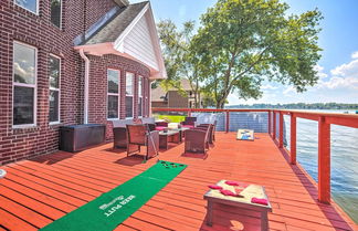 Photo 1 - Beautiful Montgomery Home w/ Lakefront Deck