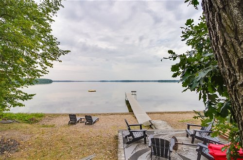 Photo 11 - Lakefront Home With Beach, Deck & Fire Pit