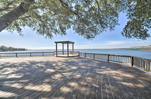 Foto 9 - Resort-style Lake Conroe Retreat w/ Balcony & View