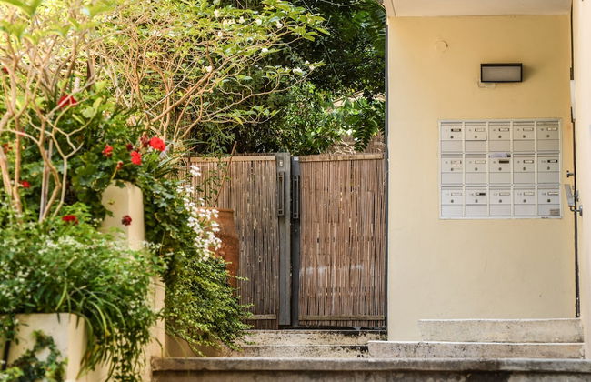 Charming 2BR Apt w a Breathtaking Patio - Foto 36