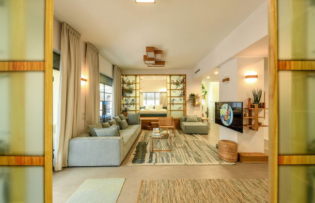Charming 2BR Apt w a Breathtaking Patio - Foto 20