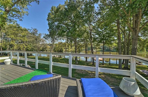 Foto 8 - Lakefront Home in Quiet Cove w/ Patio & Kayaks