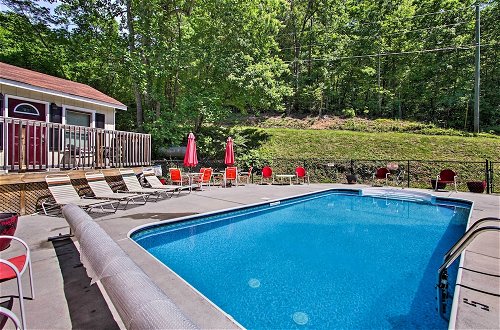 Photo 22 - Pigeon Forge Cabin By Dollywood w/ Private Pool