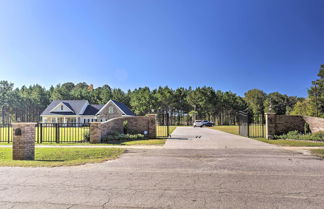 Foto 2 - Bright Hopkins Home w/ Game Room & Fire Pit