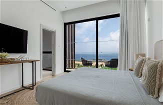 Foto 3 - Sanders Konnos Bay Aphrodite - Exquisite 6-bedroom Villa On the Beach Front