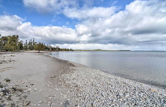 Foto 2 - Lovely Lake Huron Getaway: Beach Access & Kayaks