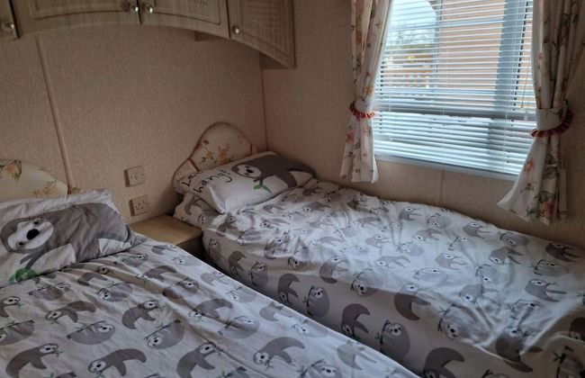 Caravan - Sleeps 4 - Pet Friendly - Parking - Foto 4