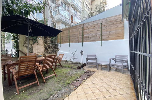 Photo 14 - Sleek and Central Flat With Backyard in Sisli