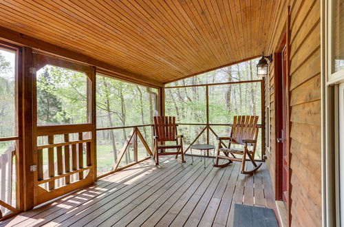 Foto 32 - Dreamy Indiana Cabin Rental w/ Shared Amenities