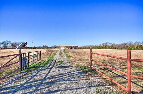 Foto 15 - Charming Anna Ranch Home w/ Grill on 13 Acres