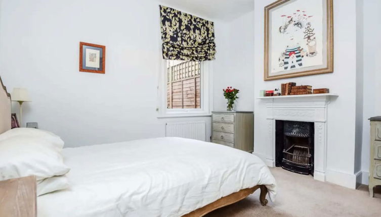 Photo 1 - Stylish & Quirky 1BD Flat - Tooting