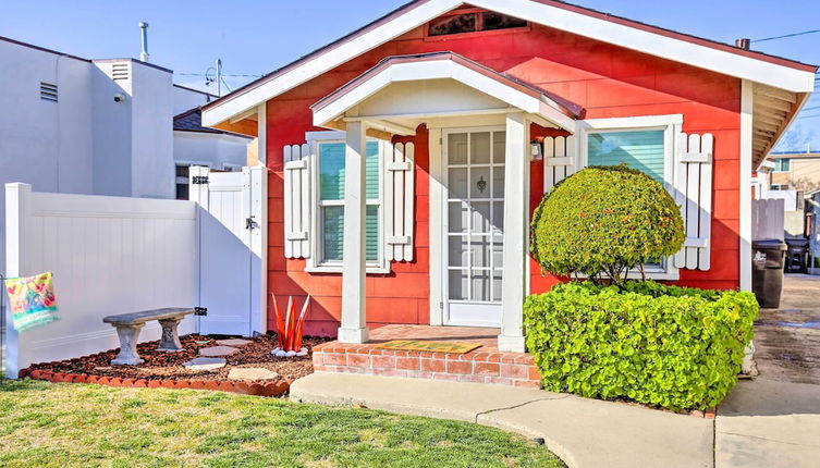 Foto 1 - Colorful Long Beach Bungalow w/ Patio & Grill