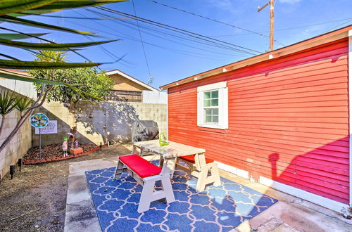 Photo 8 - Colorful Long Beach Bungalow w/ Patio & Grill