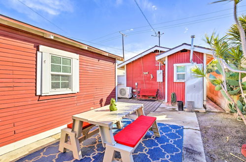 Photo 12 - Colorful Long Beach Bungalow w/ Patio & Grill