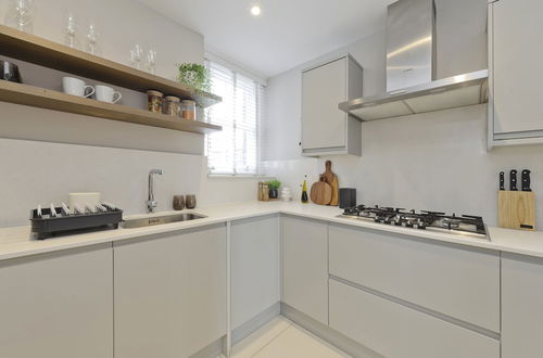 Photo 15 - Fabulous Three Bedroom Flat Near Marylebone by Underthedoormat