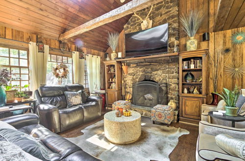 Photo 10 - Rustic Retreat w/ Hot Tub in North Branford