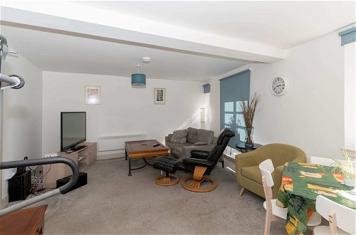 Photo 17 - Homely and Central 2BD Flat - Leith
